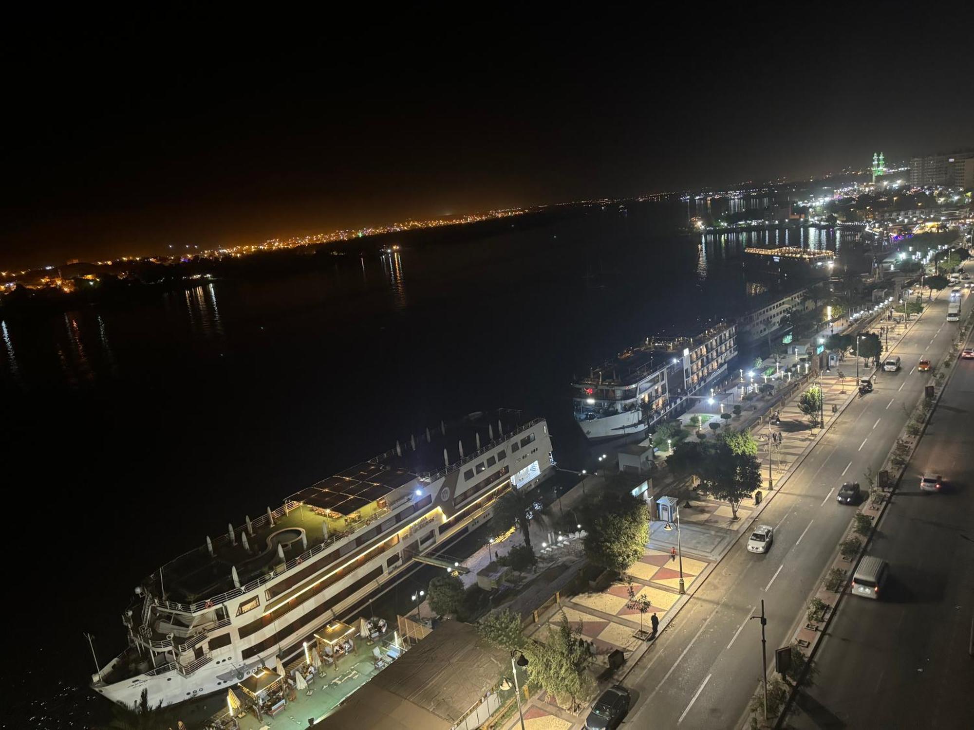 Apartment Relaxation, Fresh Air, And A Direct View Of The Nile Naj'al Amrab